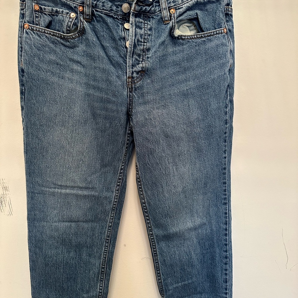 Free people button fly crop jeans. Boyfriend cut.